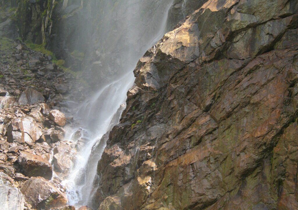 Vasudhara Falls