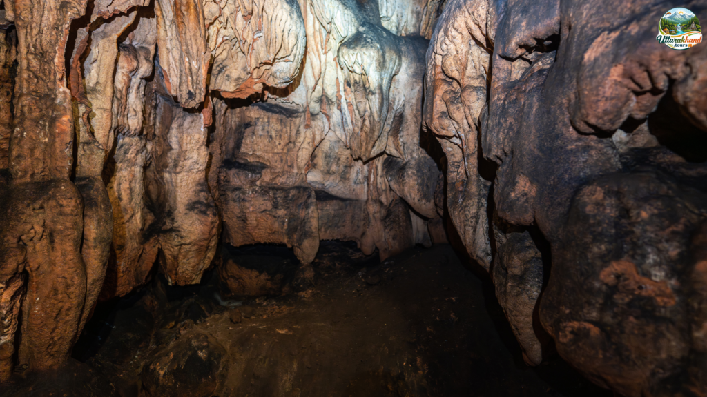 Patal Bhuvaneshwar Cave